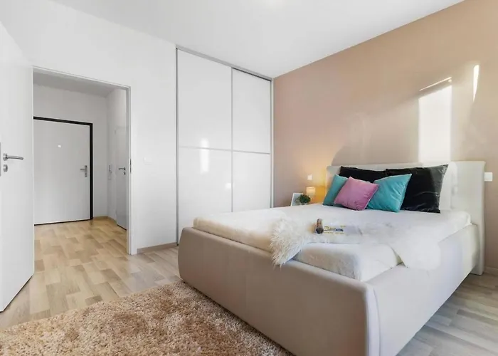 Sunflower - Modern Large Charming With Balcony Apartamento