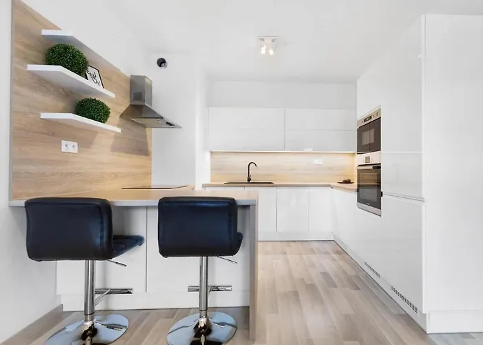 Sunflower - Modern Large Charming With Balcony Bratislava